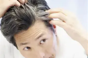 白发能变黑？戳破7大谣言，别再为黑发交智商税