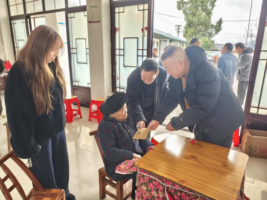 吉首市工商联携手民营企业家开展新春慰问