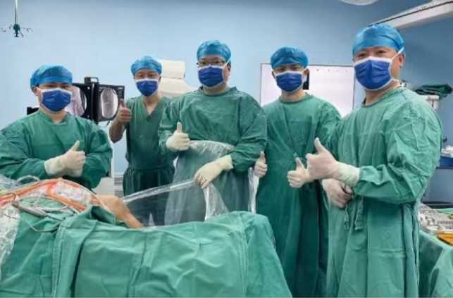 长沙专家“移花接木”，高难度皮瓣修复术为龙山老人成功保肢