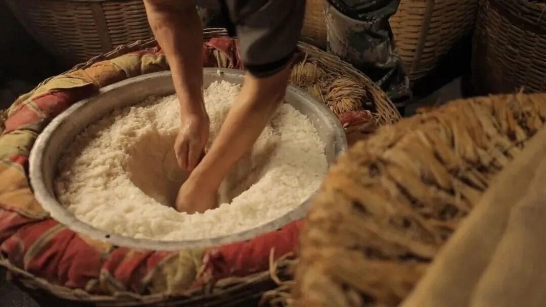 新春走基层丨一坛非遗酒 千年家乡味—嘉禾倒缸酒里的年味与传承