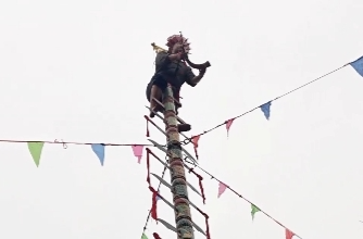 视频｜花垣岩锣村过苗年 围观现实版“上刀山”“下火海”！