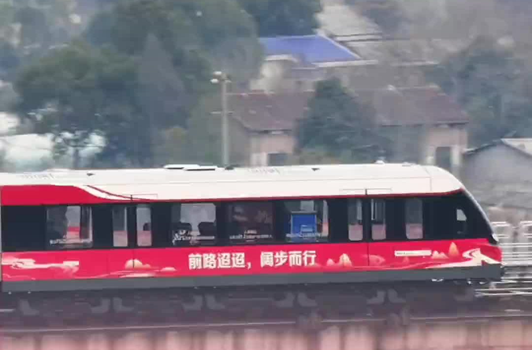 一趟“奋进‘十五五’”湖南号磁浮专列，化作穿越湖南的“时光走廊”