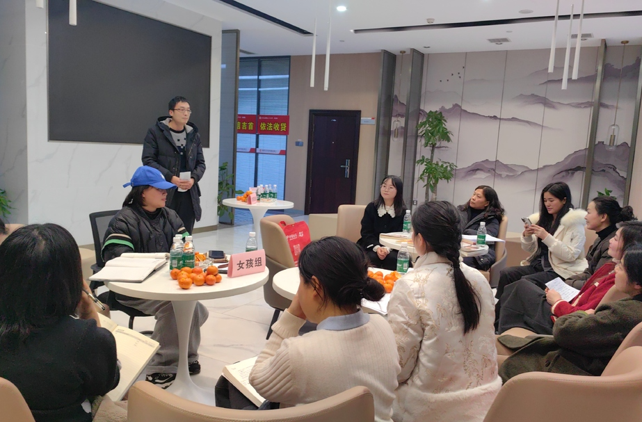 “阅”读传爱——记湘西州湾溪小学一场别开生面的读书沙龙活动