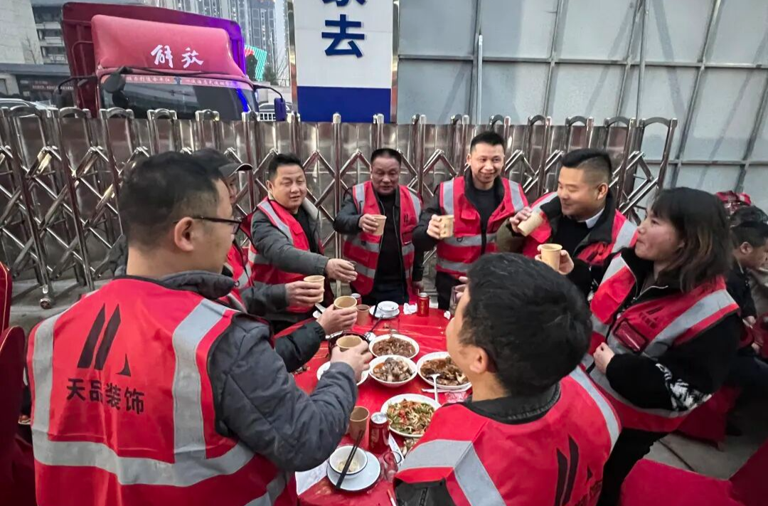 立春封顶，当晚宴请！这位平江老板太暖了