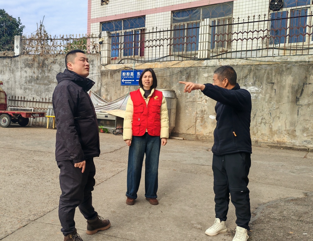 小路灯点亮暖民心