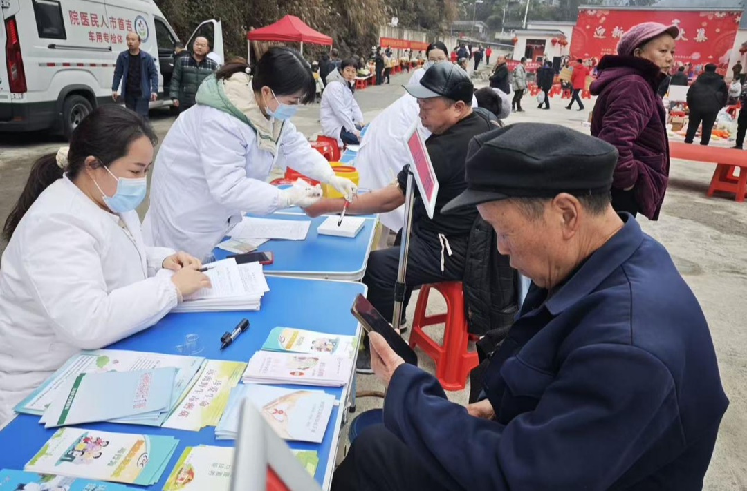 吉首市医共体把体检搬进村，新春大集超贴心