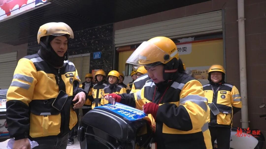 临武县公安局：反诈宣传新“骑”迹   精准入户筑牢防骗墙