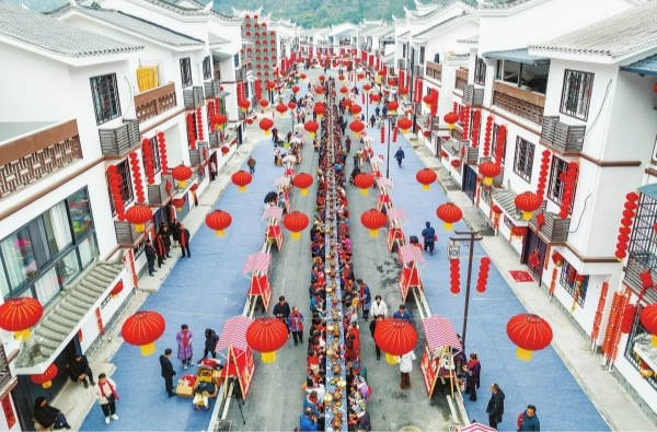 图片新闻｜吉首矮寨移民闹热新居@湖南日报头版