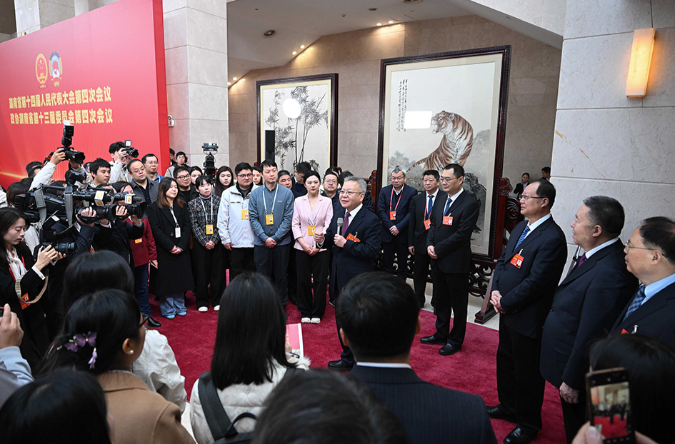 沈晓明毛伟明毛万春看望慰问省两会新闻工作者