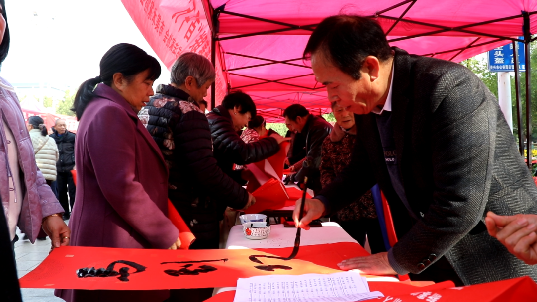 当好东道主 办好旅发会丨资兴市举办送春联文化惠民活动