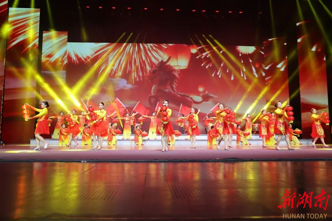 益阳清溪文学村自办“村晚”，展现“新时代山乡巨变”文学村庄的独特魅力