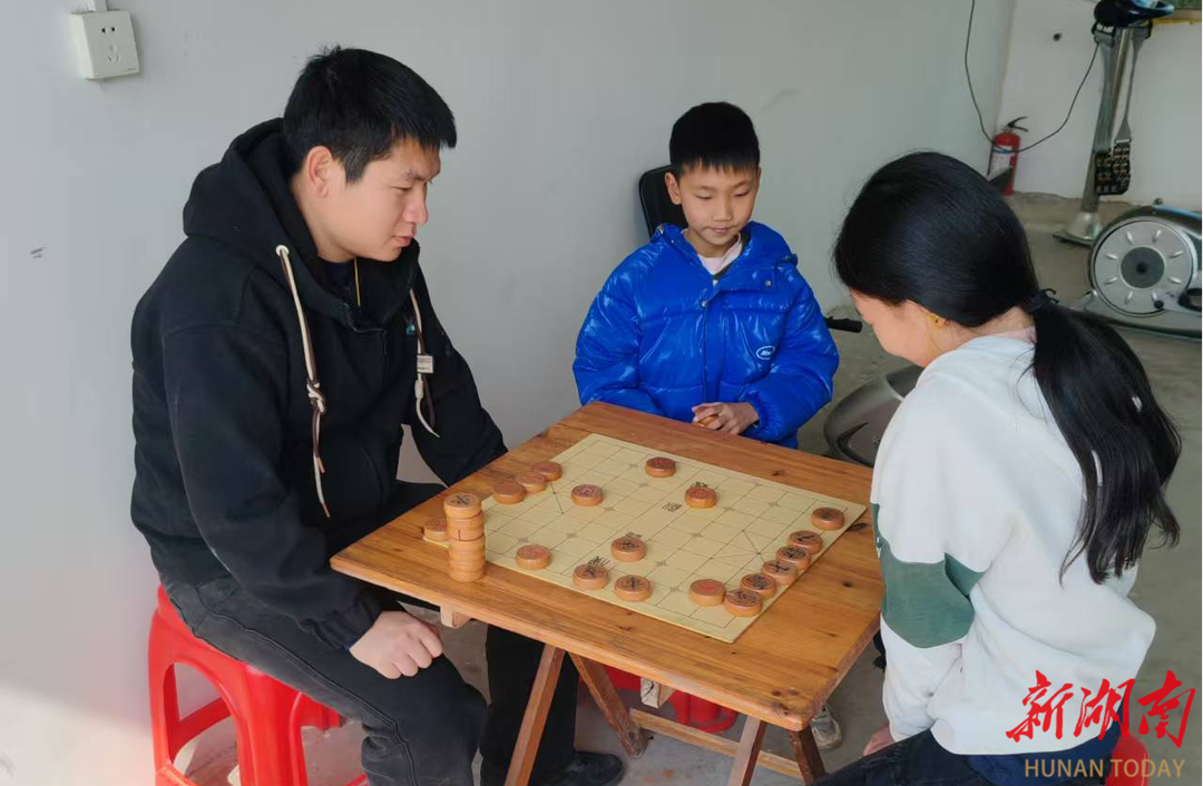 永兴县鲤鱼塘镇：开展“暖冬童行”关爱行动