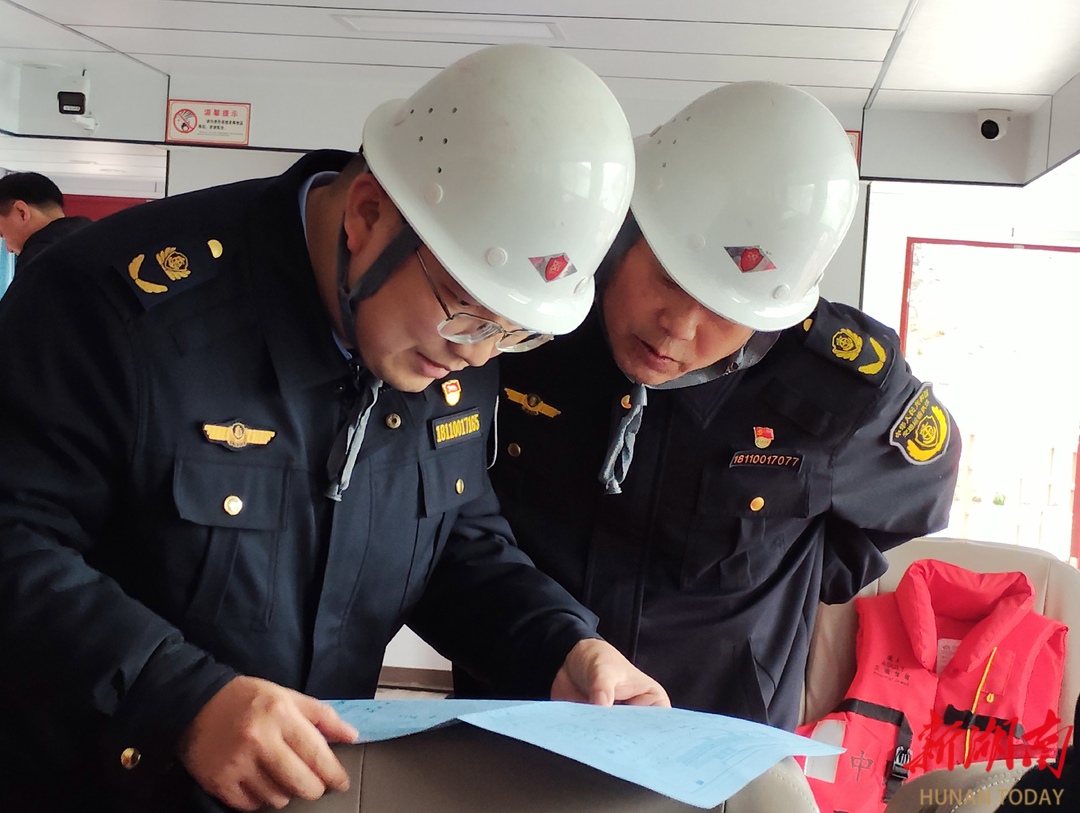 视觉丨郴州：检查客船质量 护航春运安全