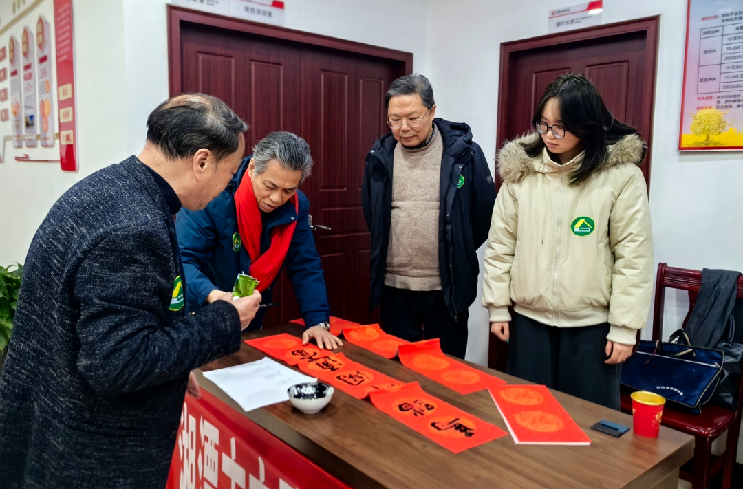 雨湖区计生协：翰墨飘香暖民心 文化惠民迎新春