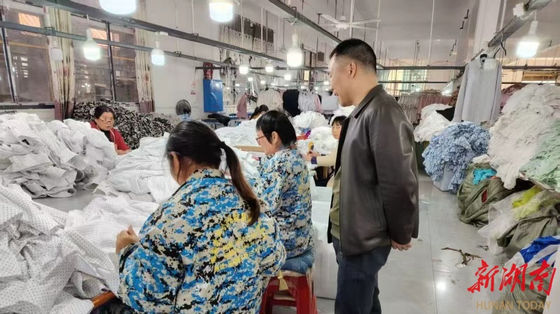 永兴油麻镇：服务乡村车间 护航“家门口”就业