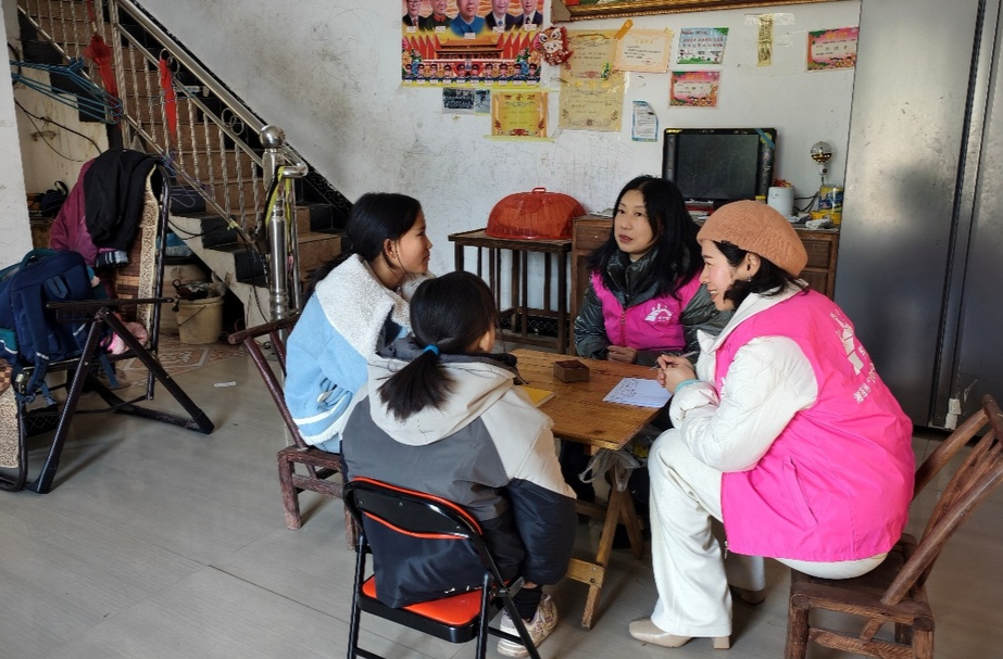 爱心企业携手志愿者，让湘西山区孩子冬天不再冷