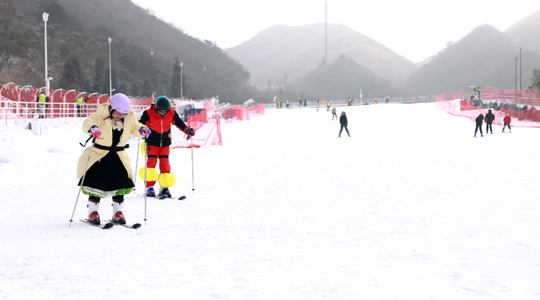 大围山冬日限定体验 | 从雪道飞驰而下，在林海雾凇中穿行