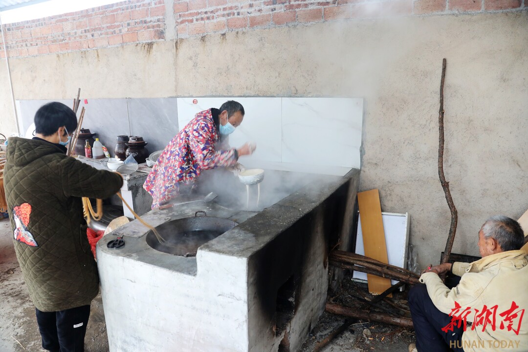 新田：七旬匠人守艺 红薯粉条生金