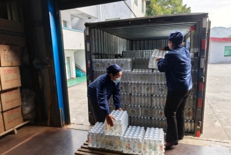 从深山到市场：“郴泉”山泉水产销两旺