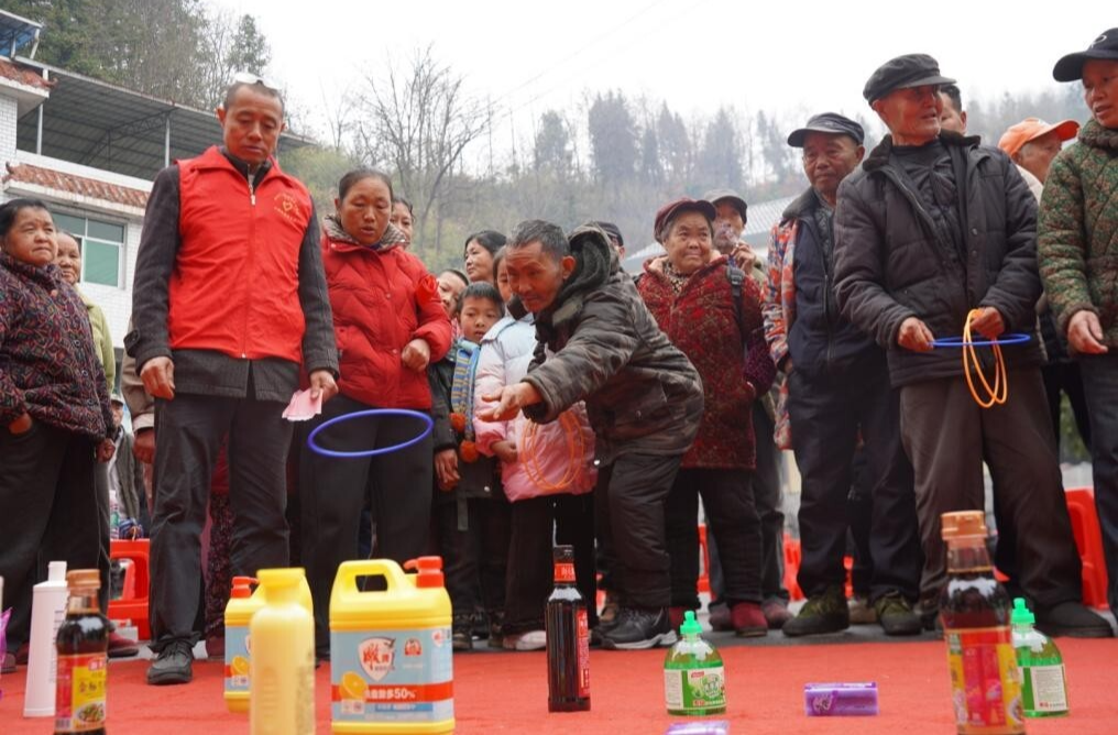 吉首联兴村：慰问+宣讲，暖心又走心