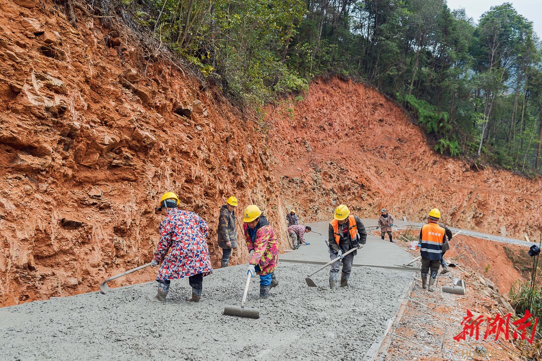 会同县“快马加鞭”，全力推进春运春节期间农村公路建设