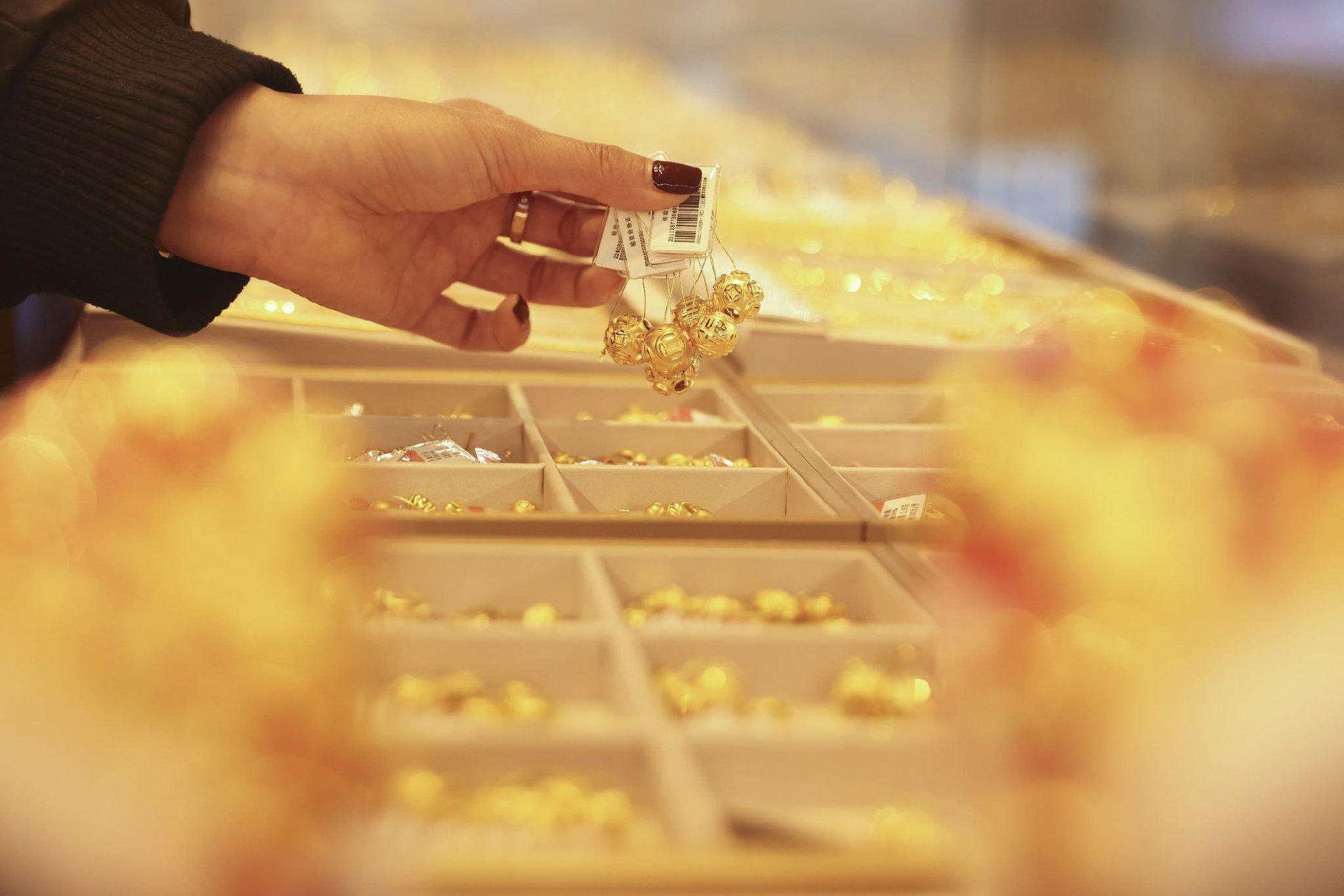 部分品牌金店调整回购规则，节假期不能卖金了
