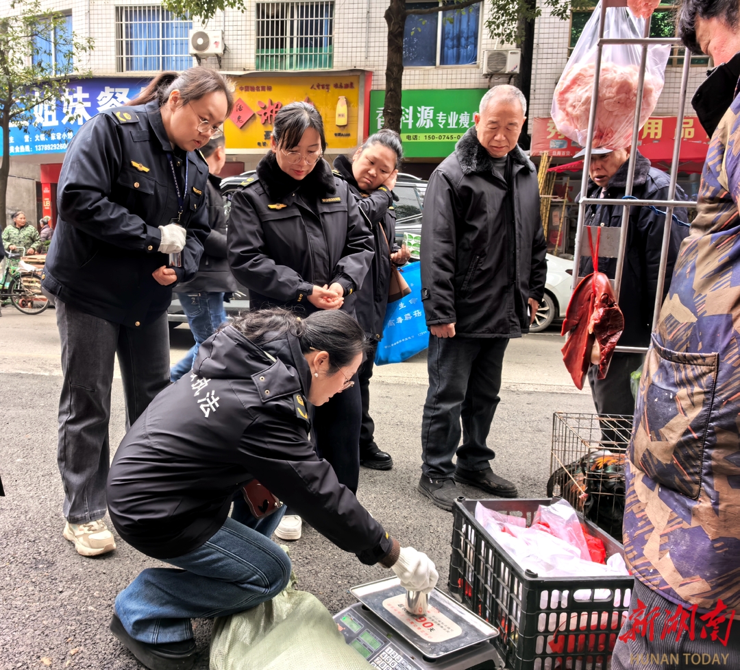 护航消费权益 新晃开展节前电子秤专项检定