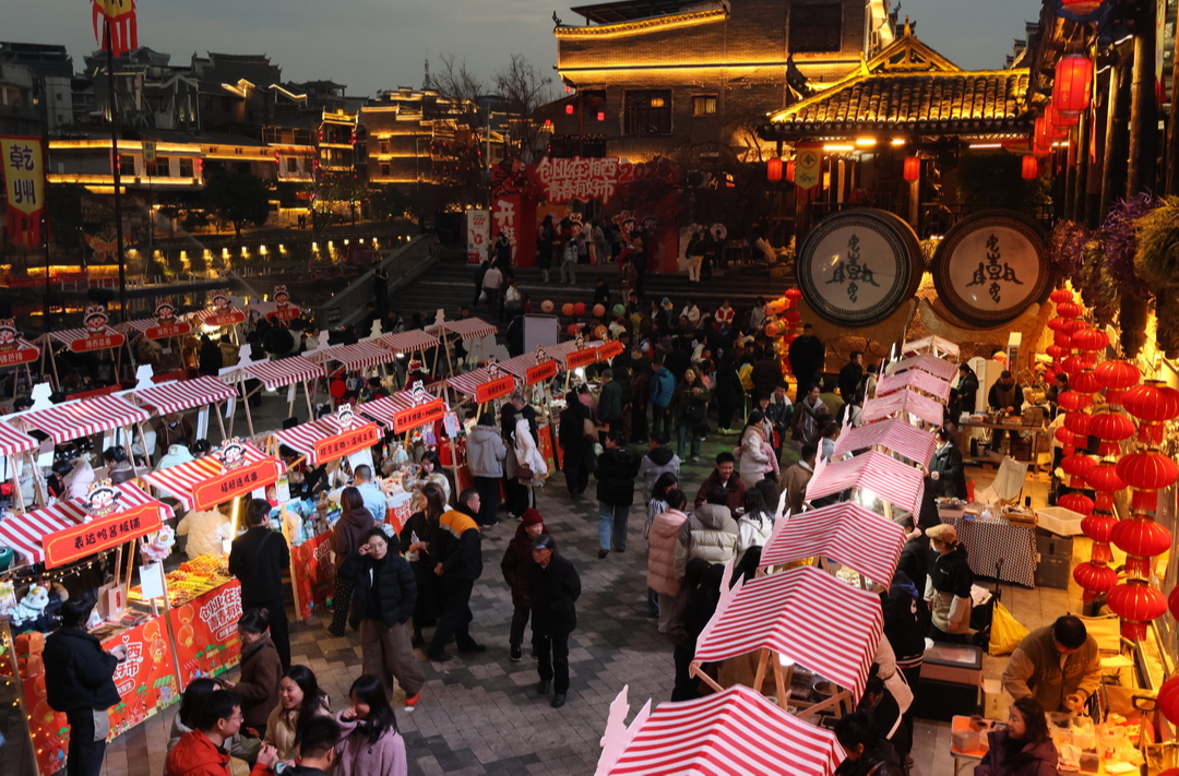 就在吉首乾州古城！湘西创业青年把市集年味玩明白了