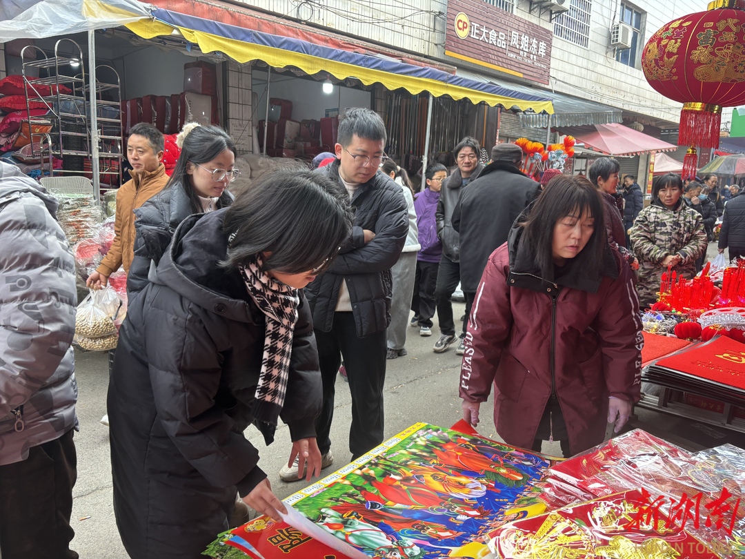 桑植县陈家河镇开展“扫黄打非”专项检查 净化集市小摊小贩经营环境