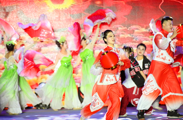 沅陵：“村晚”闹小年 “驿路”年味浓