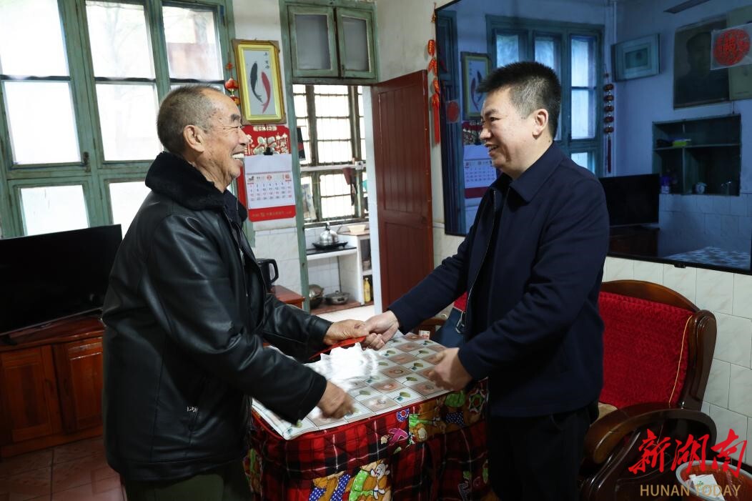宁远县人民医院开展春节前走访慰问离退休同志、困难党员活动