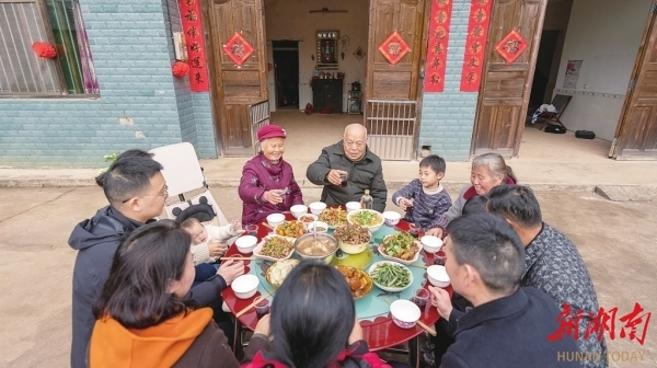 株洲市湾里村——红土孕红年｜古村年味④