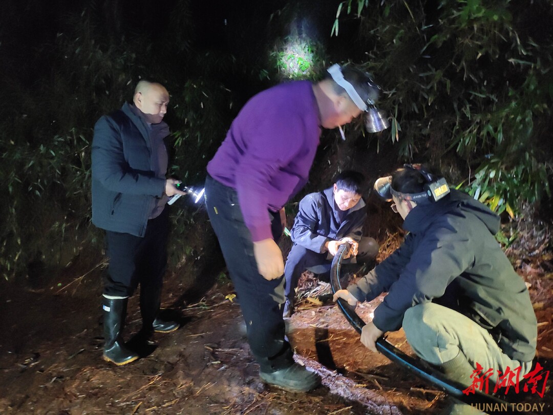 新田：连夜抢修12小时 只为“回家过年不缺水”