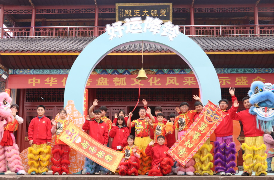 “橙龙跃马・盘瓠祈春”非遗庙会启幕 麻阳解锁新春文旅新体验