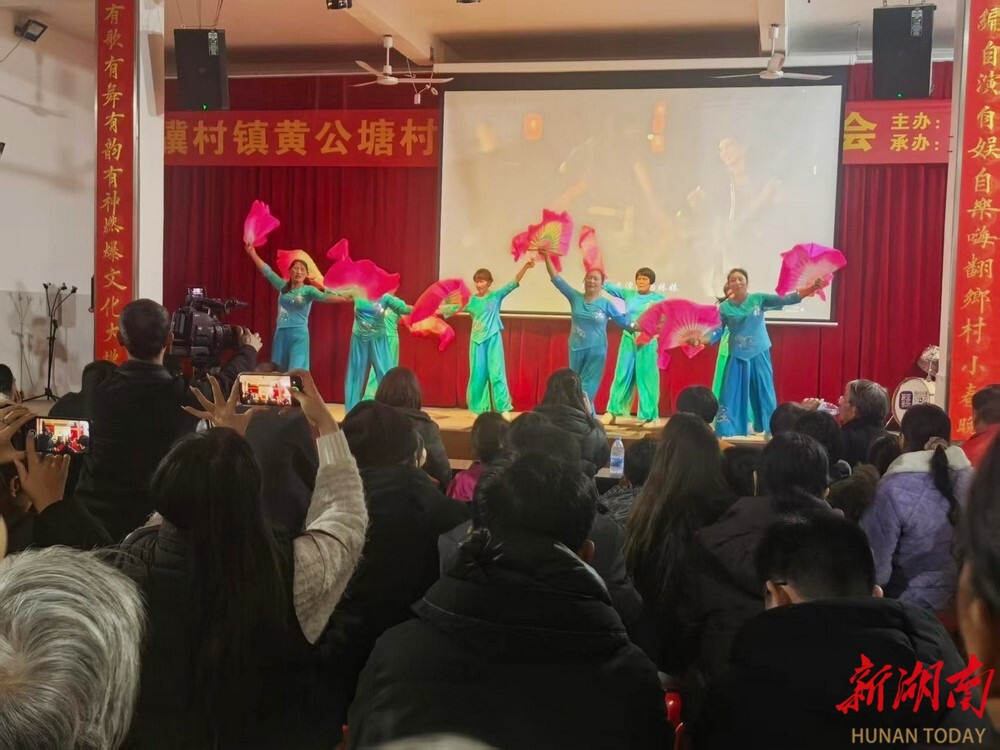 新春走基层丨新田：乡村“村晚”热闹开演 唱响文明新风尚