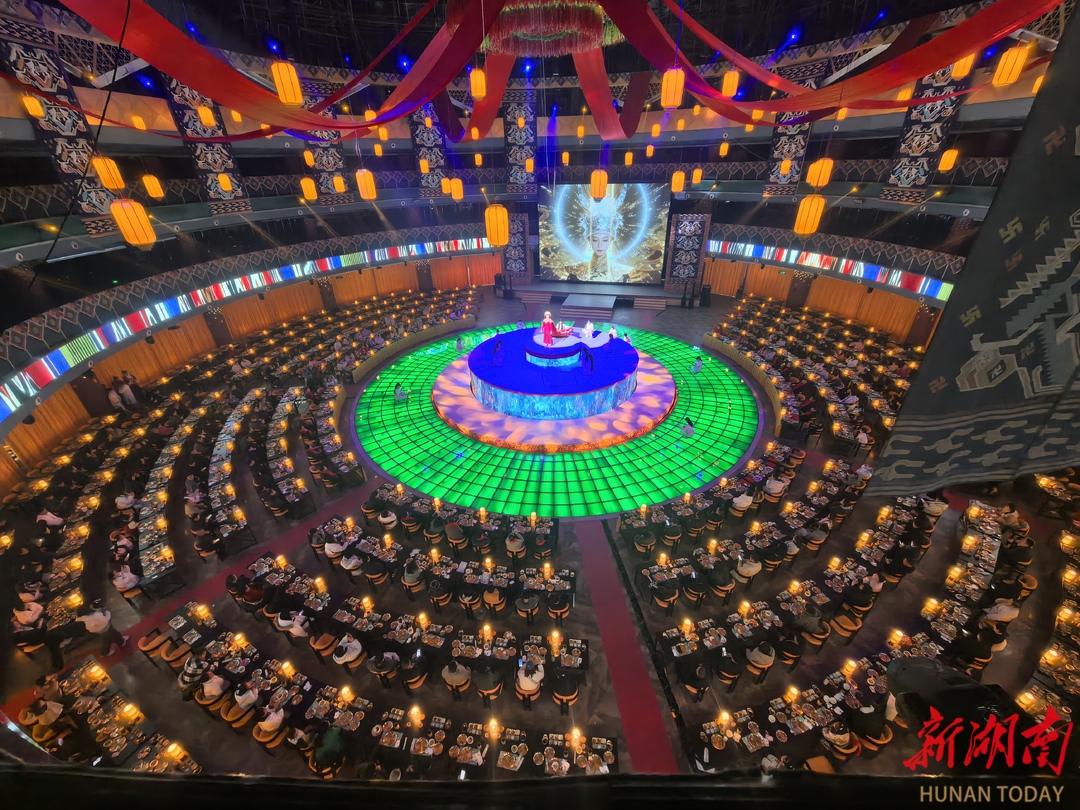 张家界庸乐宫・仟禧宴：文旅新地标崛起 点亮夜间经济新增长极