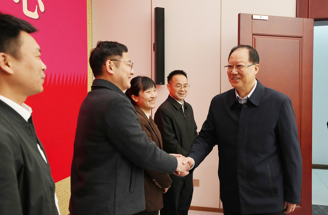 毛伟明赴省审计厅看望慰问干部职工