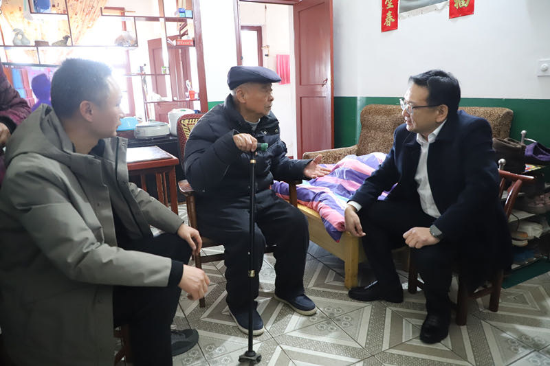 汨罗市人民检察院新春慰问困难职工  