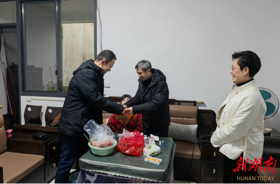 江永县开展2026年春节计生家庭走访慰问