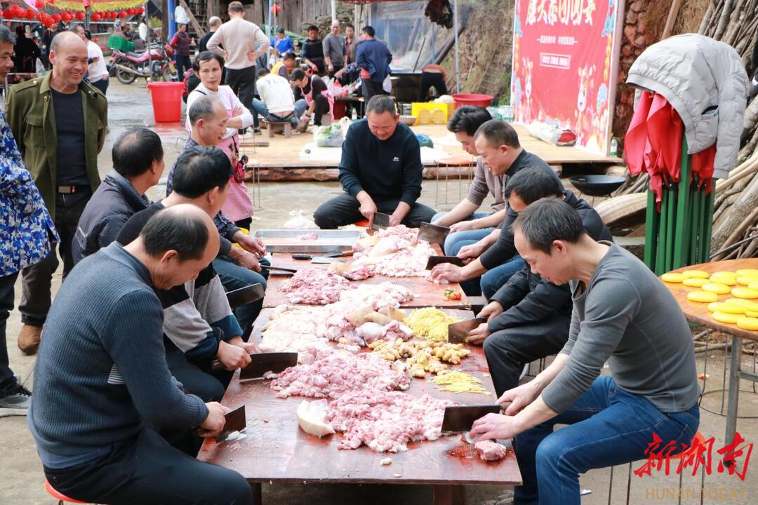 图集｜靖州：“团圆宴”里品年味 苗乡风情暖新春