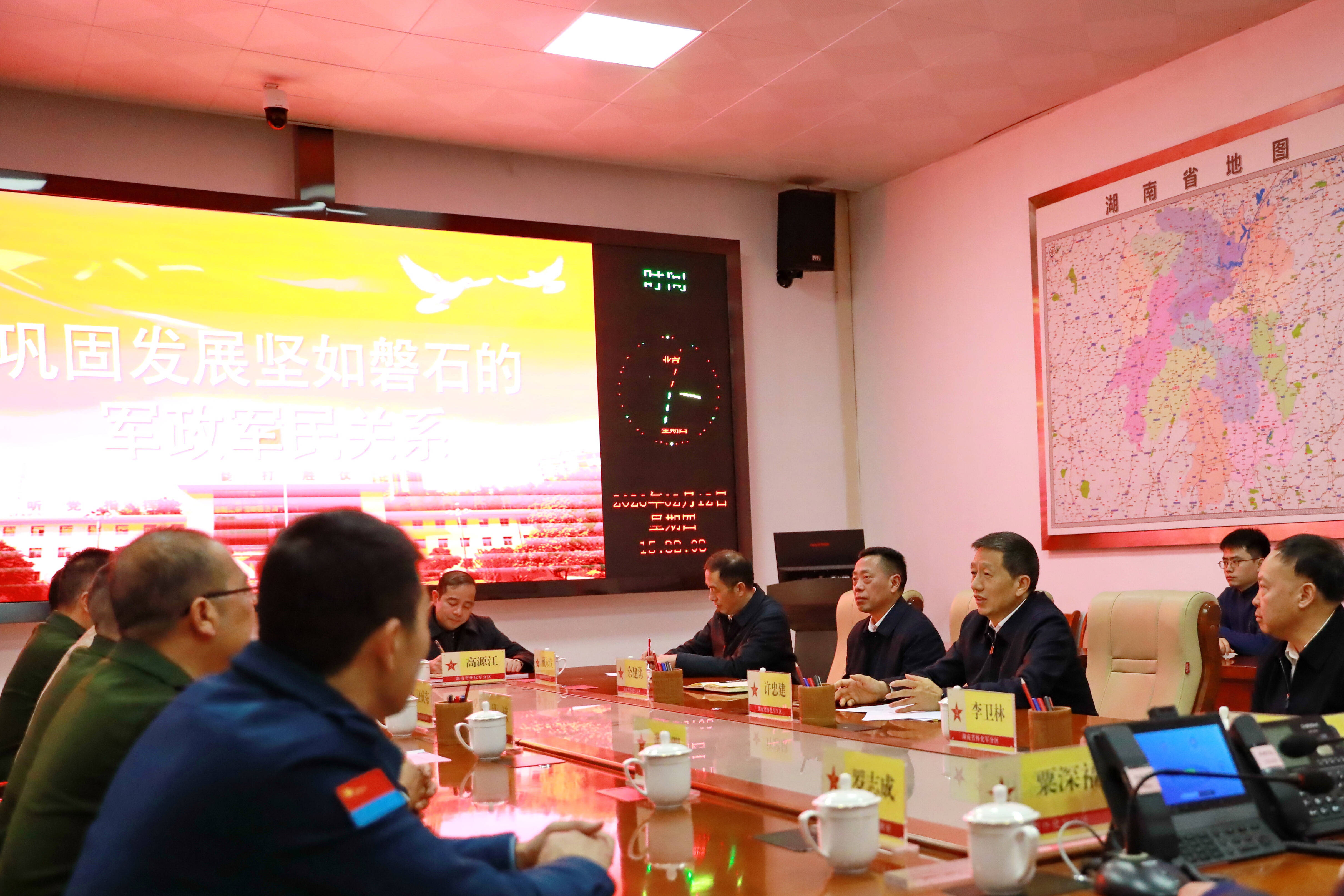 许忠建韦朝晖走访慰问驻怀部队官兵