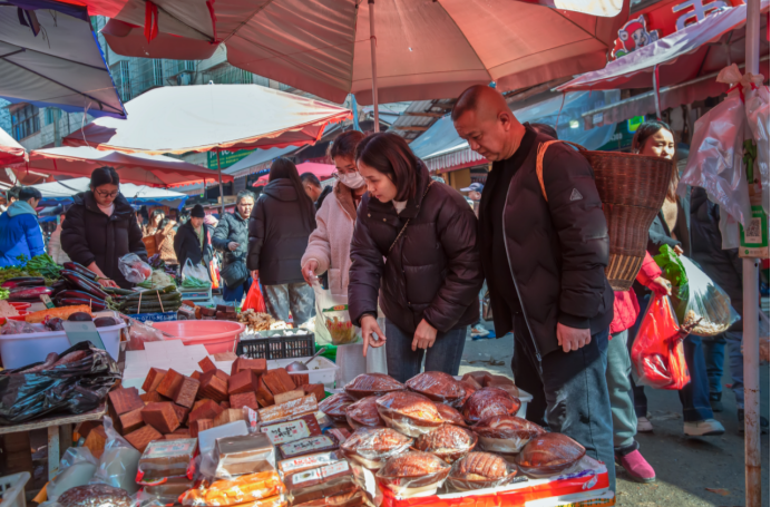 我们的春节·回家过年丨龙山年味，藏在接官街的热闹里