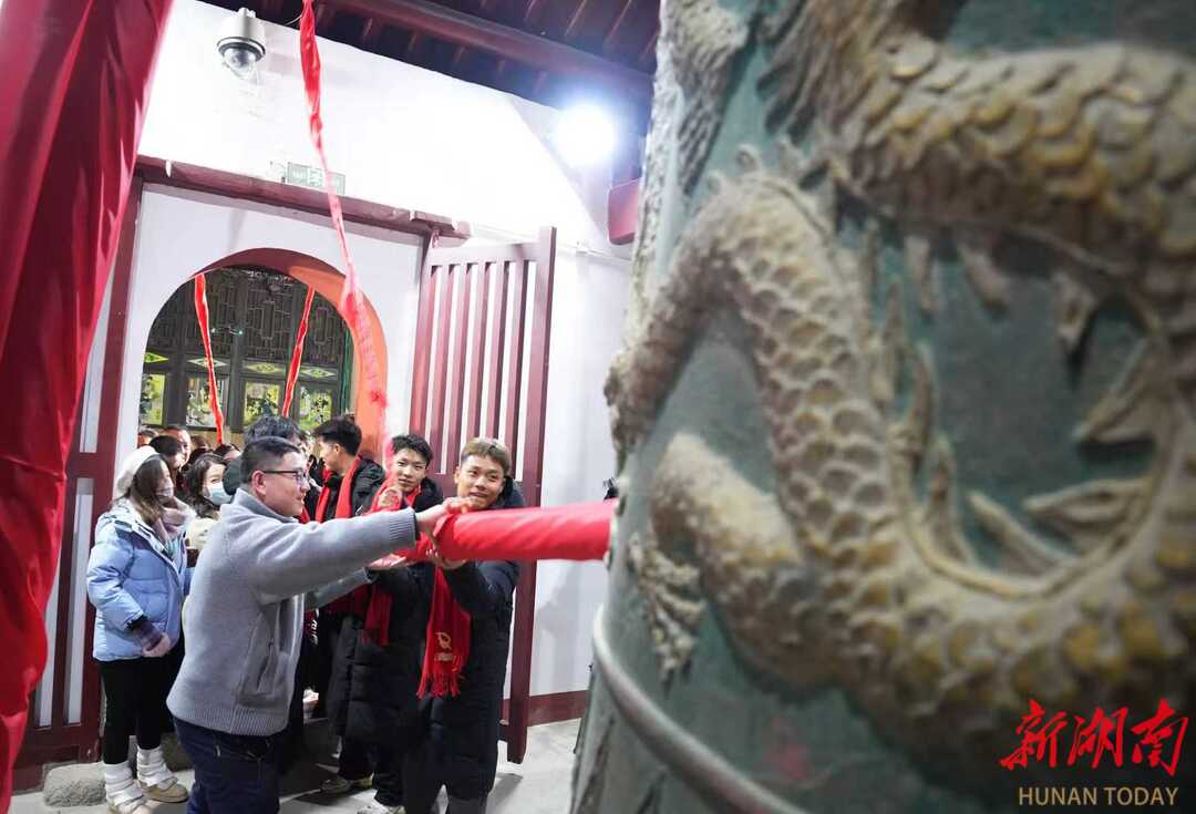 “衡”有年味｜五岳同擂辞旧岁 九响钟声迎新春——五岳除夕隔空和鸣祈福