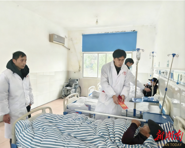 大年初一的温情守护：毛沟镇中心卫生院走访慰问住院患者
