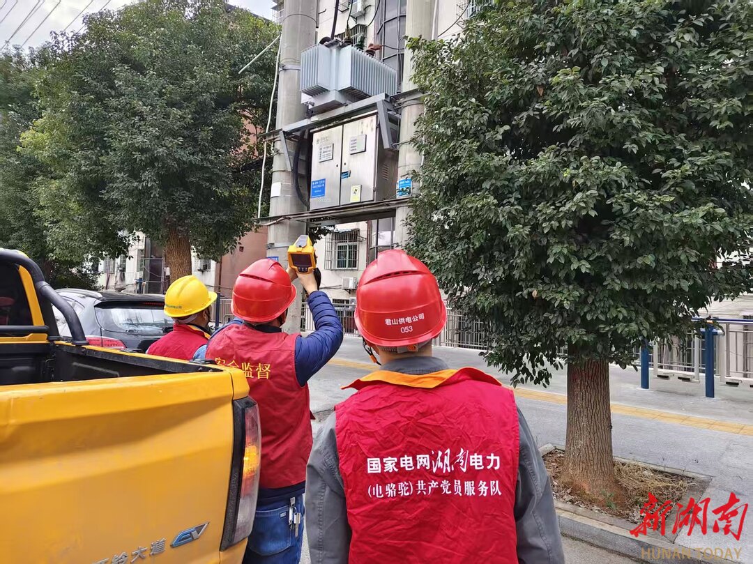 君山:“电骆驼”党员服务队鏖战负荷高峰