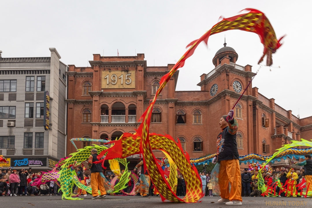 大年初二，湖南洪江古商城新春氛围持续升温