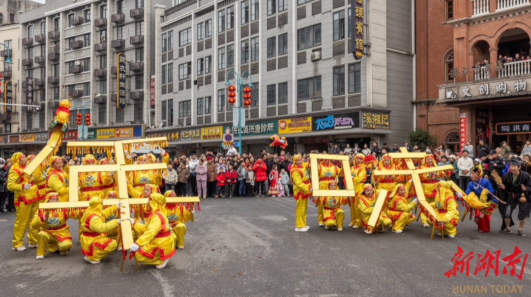 图集 | 洪江古商城年味持续升温：龙狮巡游 游客尽欢