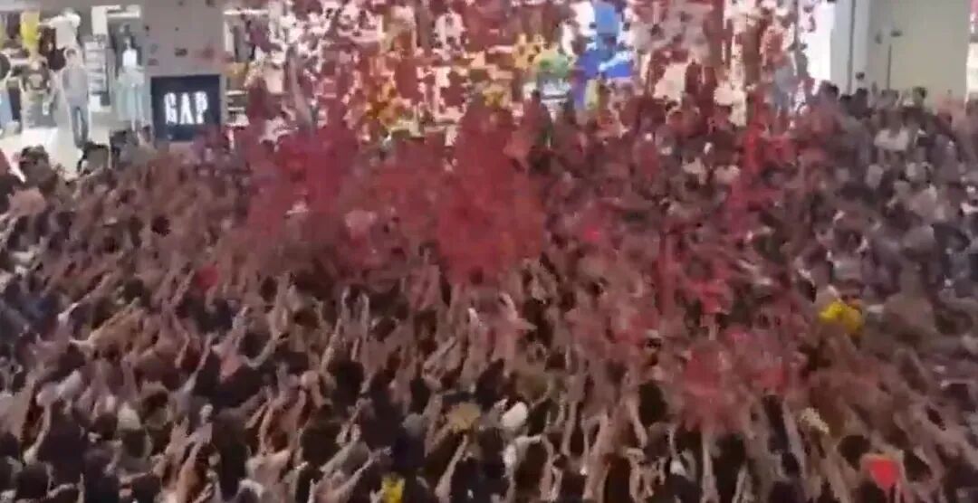 撒红包雨致人群拥挤受伤，三亚大悦城道歉