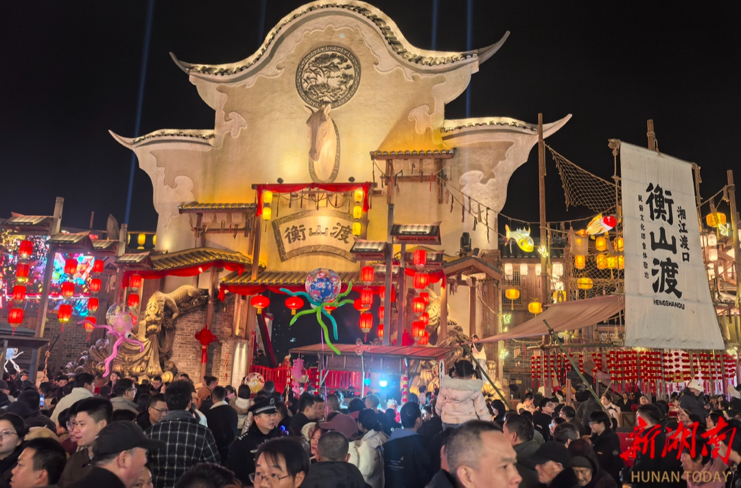 衡山渡景区无人机光影秀点亮湘江夜空 单日游客超10万人次|湖南日报要闻