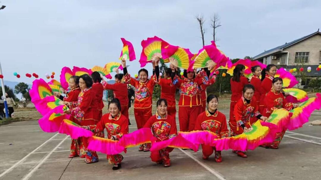 洪江市托口镇这场“村晚”唱响幸福年